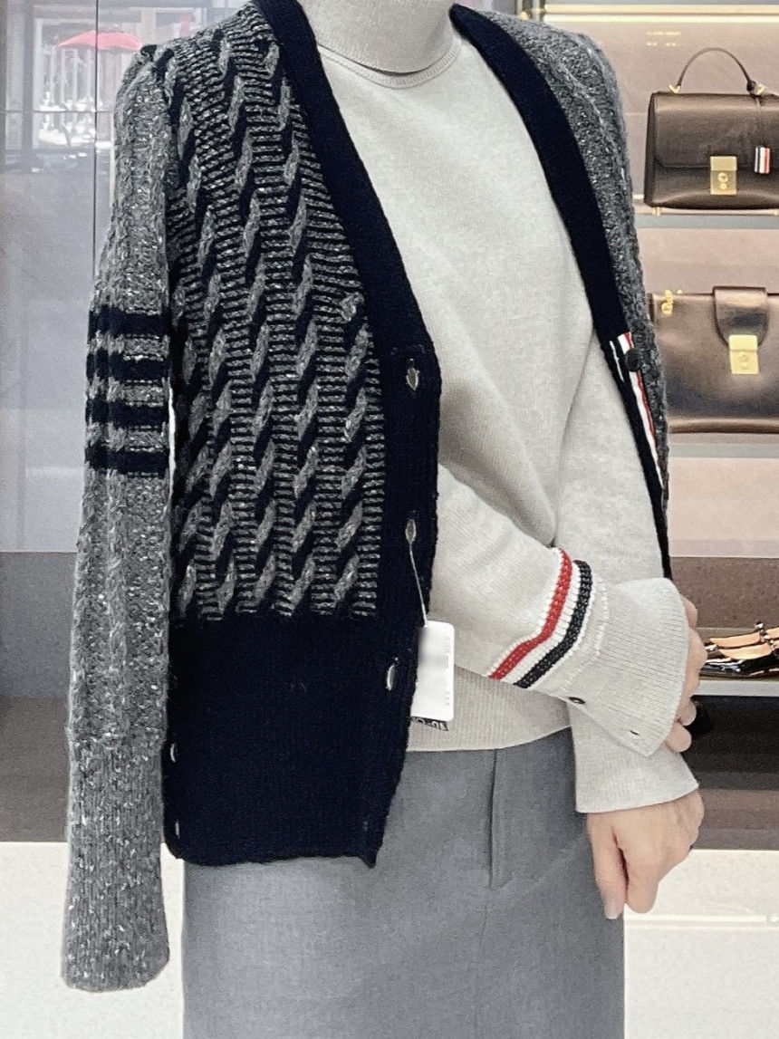 Thumbnail: [TBCD-004] Thom Browne Fun Mix Donegal Cable 4-Bar V-Neck Cardigan Grey (Unisex)
