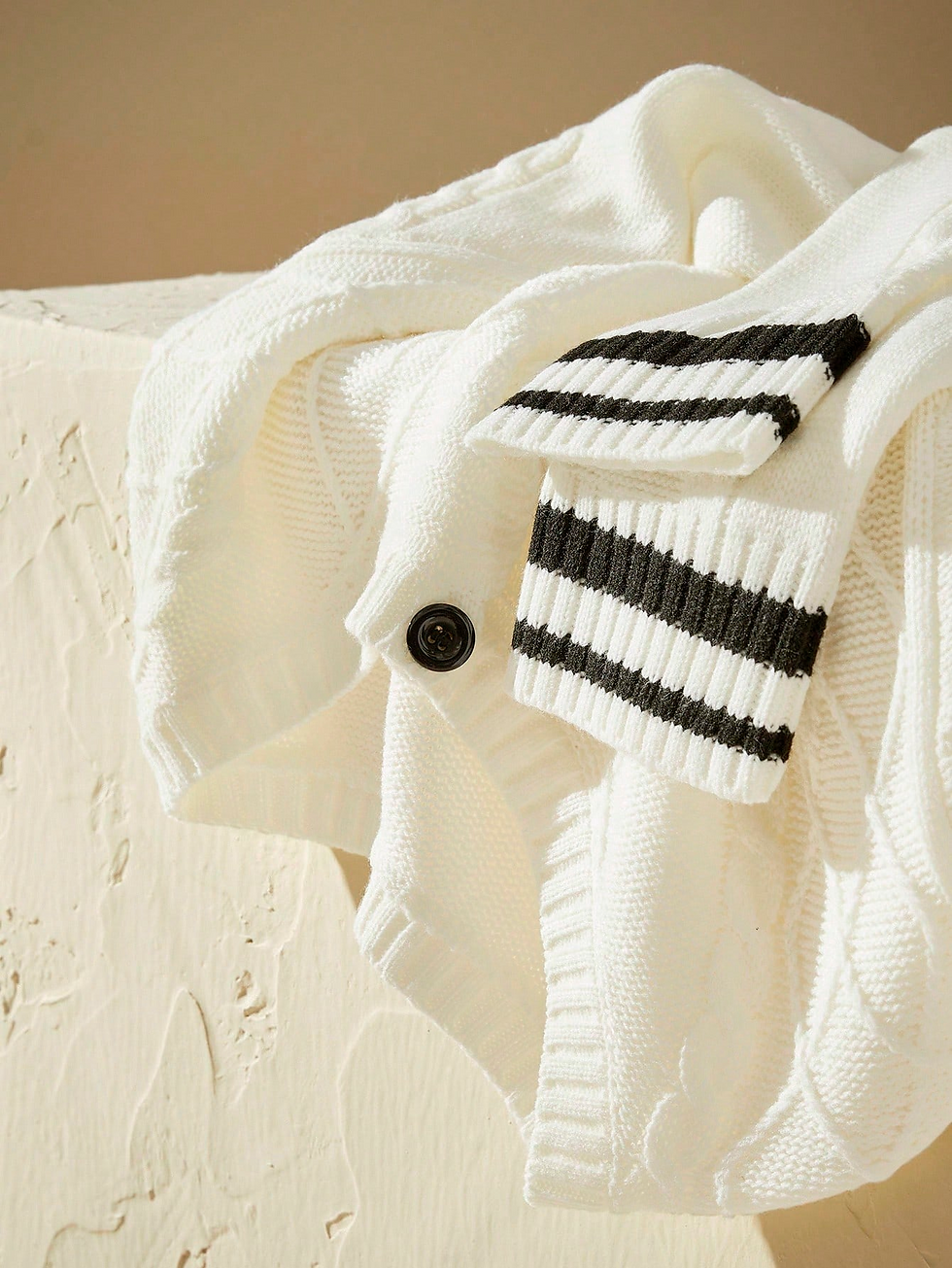 Thumbnail: [UBLS-029] Diamond Cable Contrast Cardigan