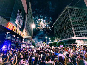 Χιλιάδες κόσμου στο  φαντασμαγορικό  Street Party του Πειραιά Η πόλη πλημμύρισε με μουσική, χορό και χαμόγελα!