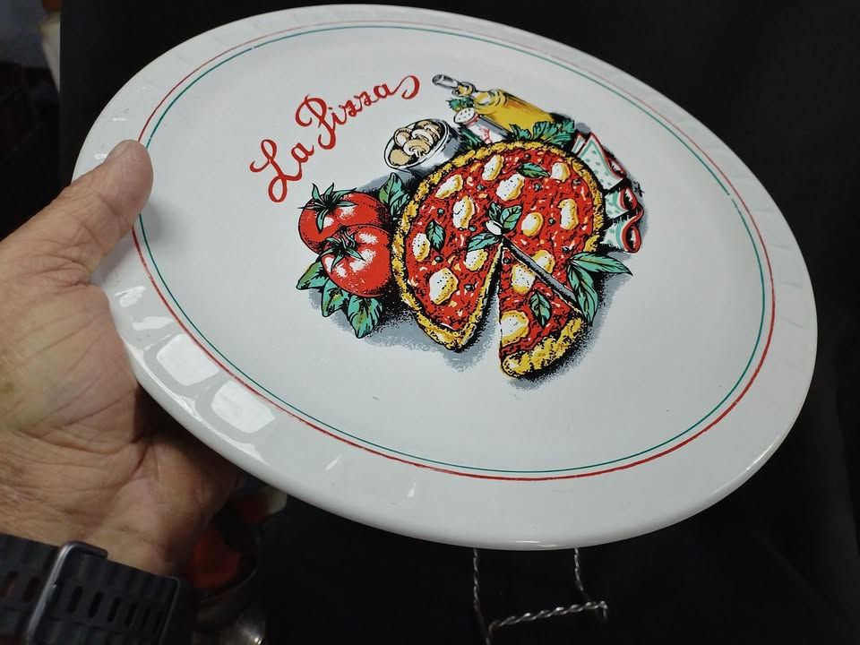 Thumbnail: Crockery - "La Pizza"