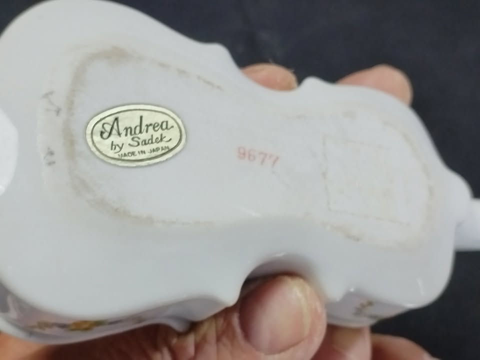 Thumbnail: Trinket boxes - Violin
