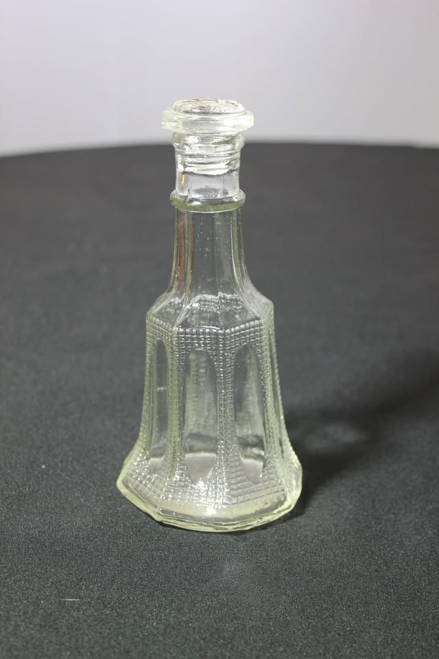Thumbnail: ENGLISH DECANTING BOTTLE WITH SCREW TOP