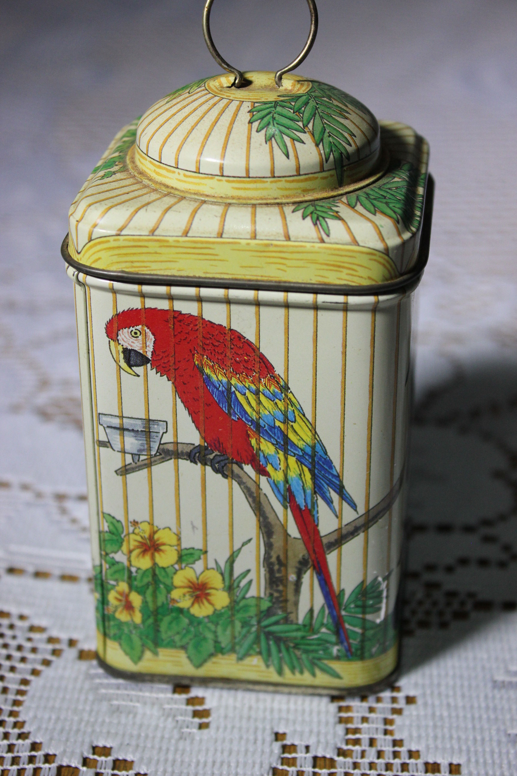 Keller Charles of Philadelphia Tin 1970s