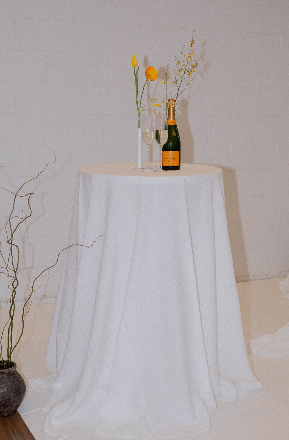 White Table Cloth - Round Bar Leaner / Cake Table