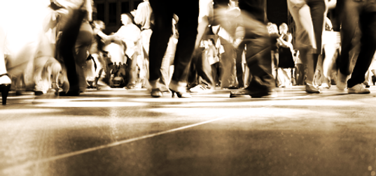 Multitud en movimiento
