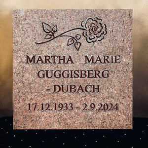 Urnennischenplatten mit Inschrift Rose