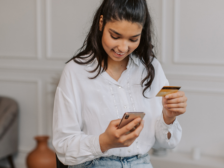 international student using credit card