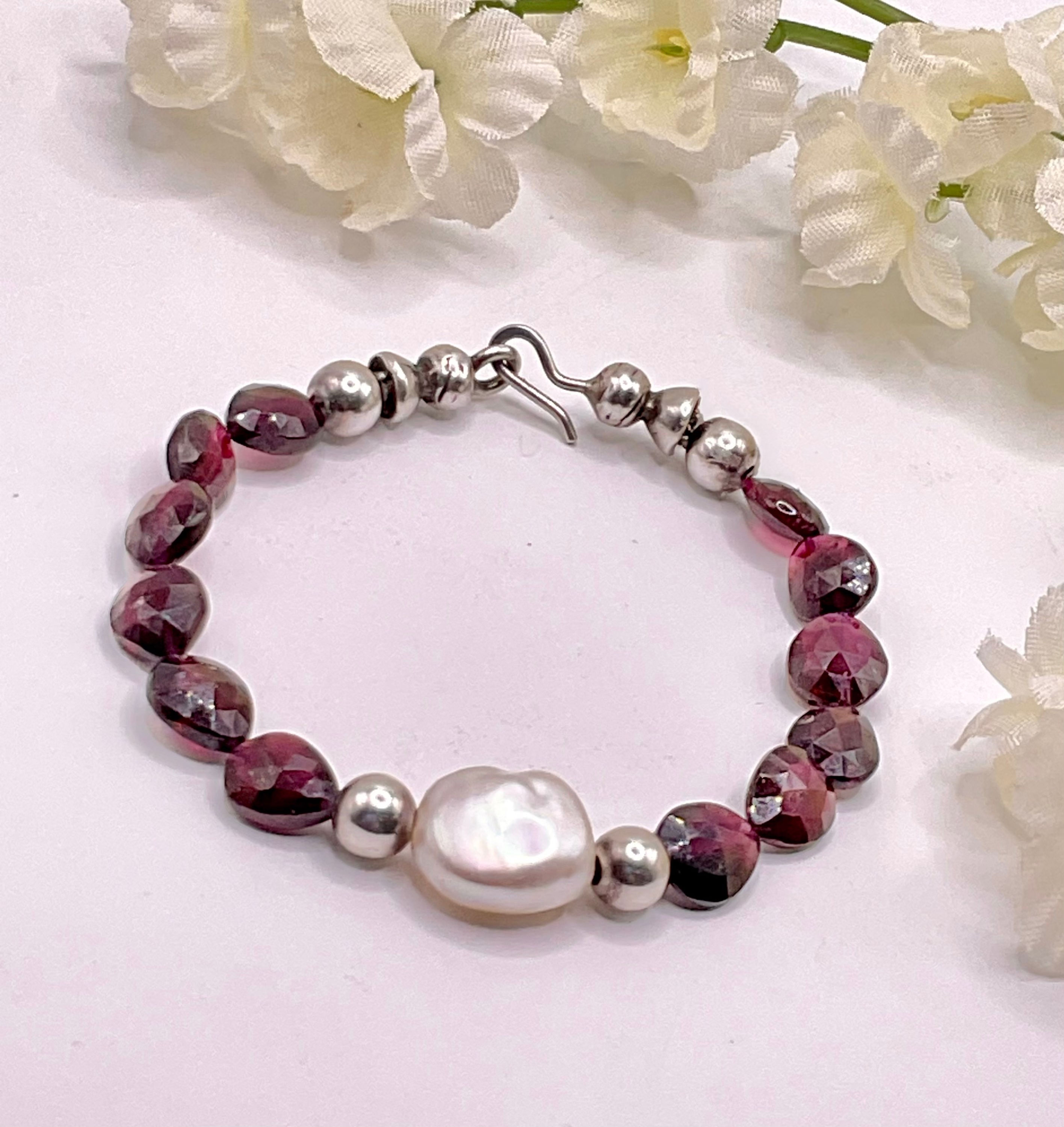 Garnet & Pearl Bracelet 925