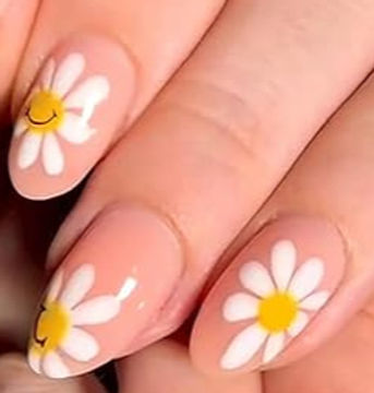 fingernails with daisies
