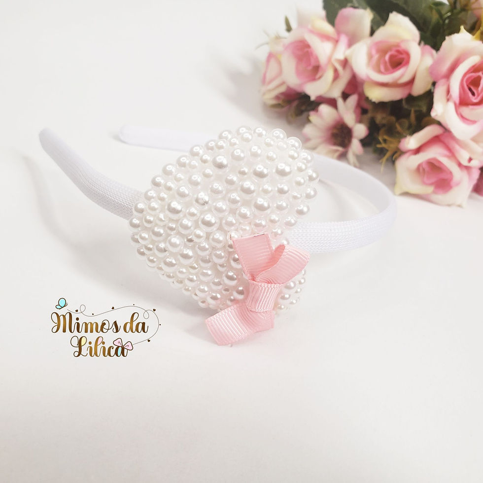 Thumbnail: Tiara Infantil com Coração Bordado de Pérolas