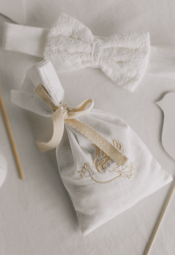 Hvite babysko, blonderhårbånd & dåpsgaver – perfekt for dåpsfeiring! #Dåp #Baby #Feiring #Barnedåp
