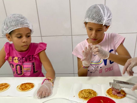 Dia de pizza no CCA Madre Nazarena!