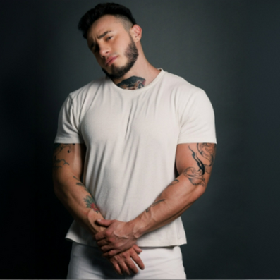 Rafa McGuire se lanza como Practicante de Kambo certificado✨💉🐸