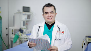 🎉✨ Dr. Gamaliel Román celebra 9 años de glamour, estética y confianza