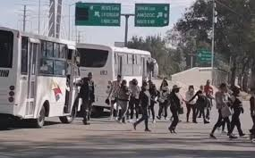 “El acarreo de siempre, la 4T de siempre”.