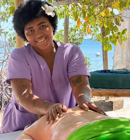 masaje en santa lova hostel isla tintipan