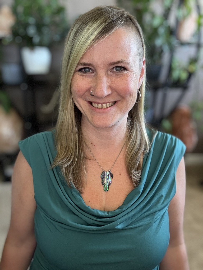 Writer: Dr. Jacintha "Jaz" Roemer