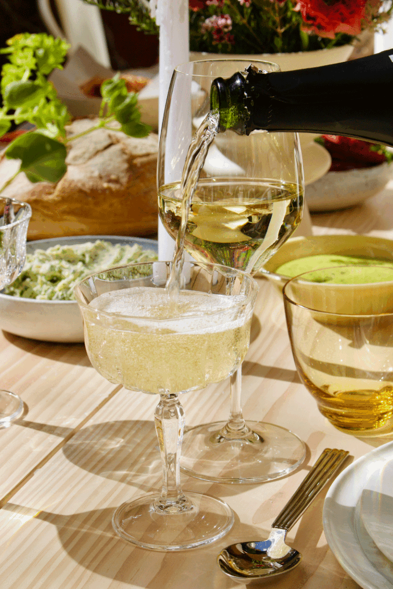 gadtoft_visholm_cava_med_hyldeblomstsaft_2-768x1152.gif