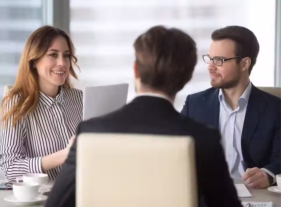 Cómo vestirme para entrevistas con USCIS - Migracion