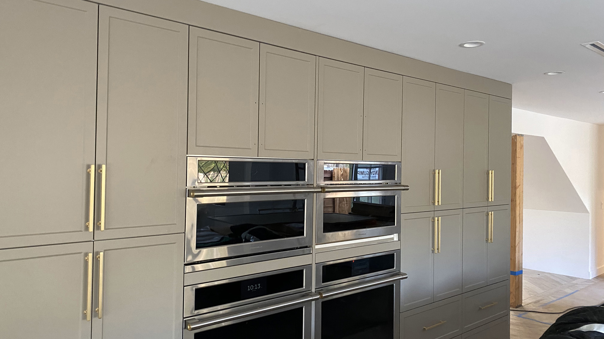 01_Glossy_White_Slab.jpg