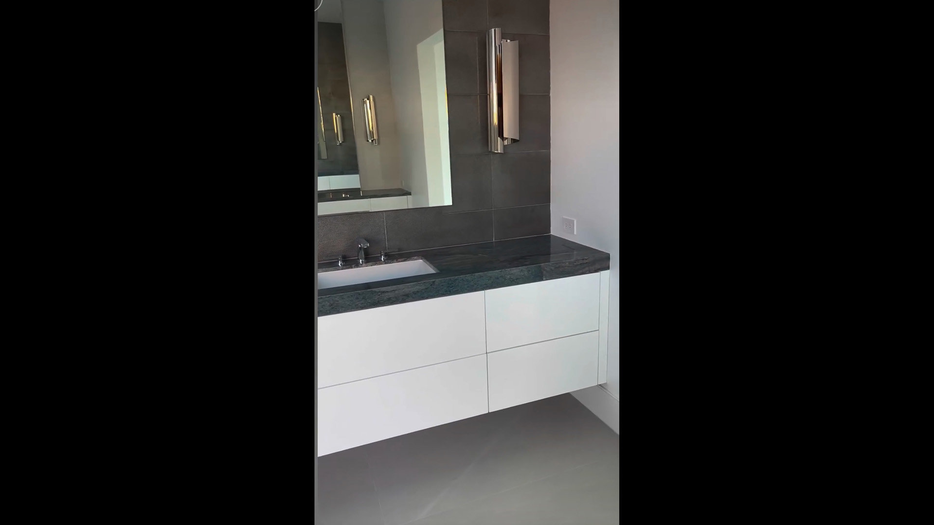 01_Glossy_White_Slab.jpg