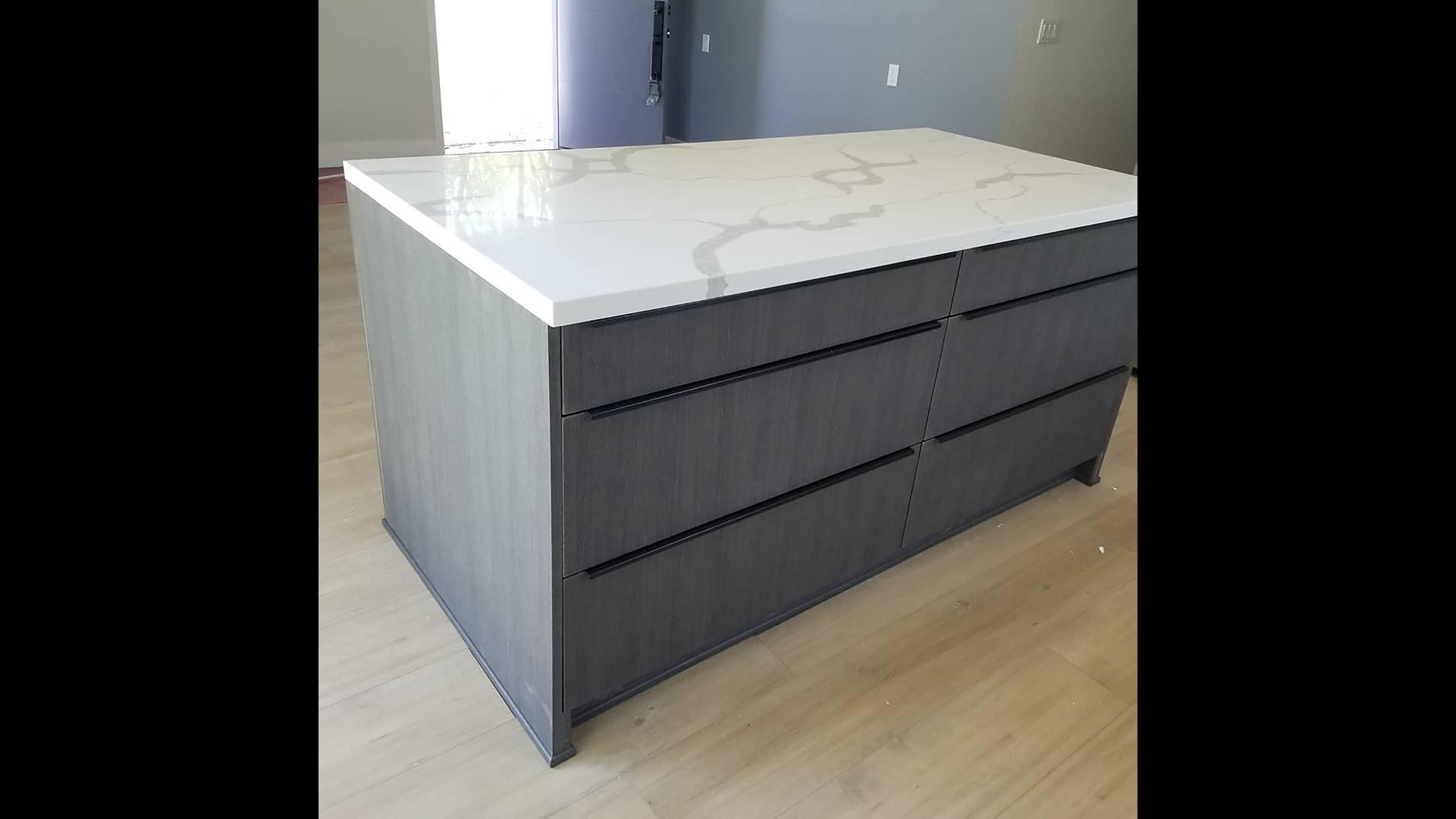 01_Glossy_White_Slab.jpg