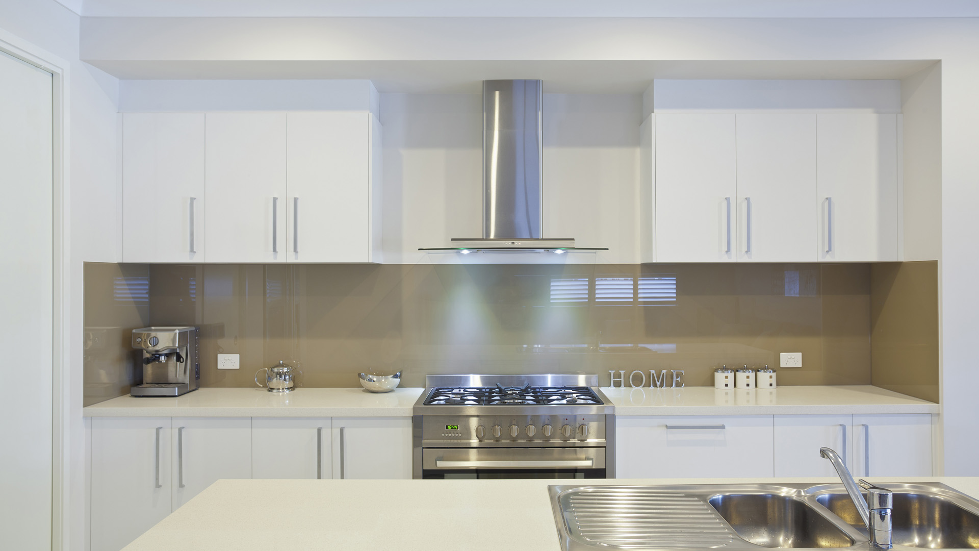 01_Glossy_White_Slab.jpg