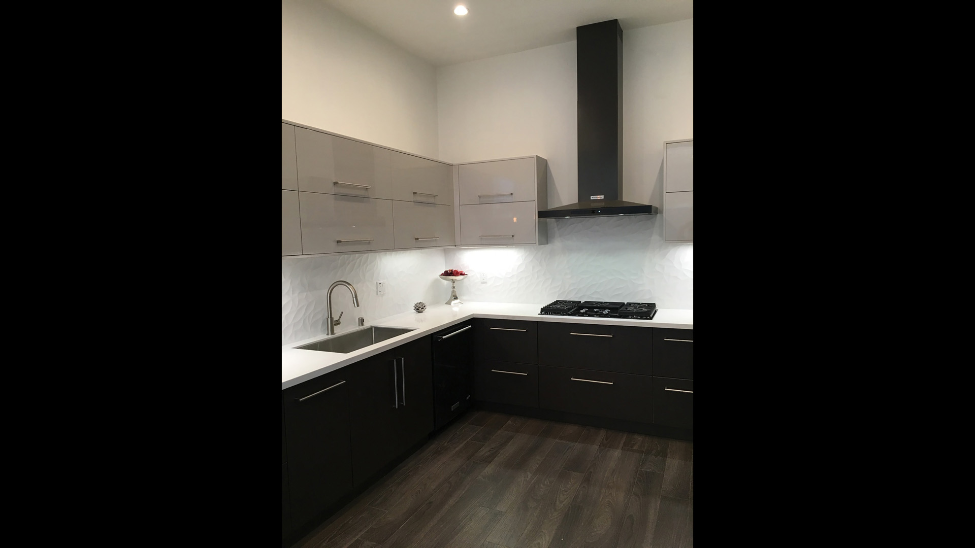 01_Glossy_White_Slab.jpg