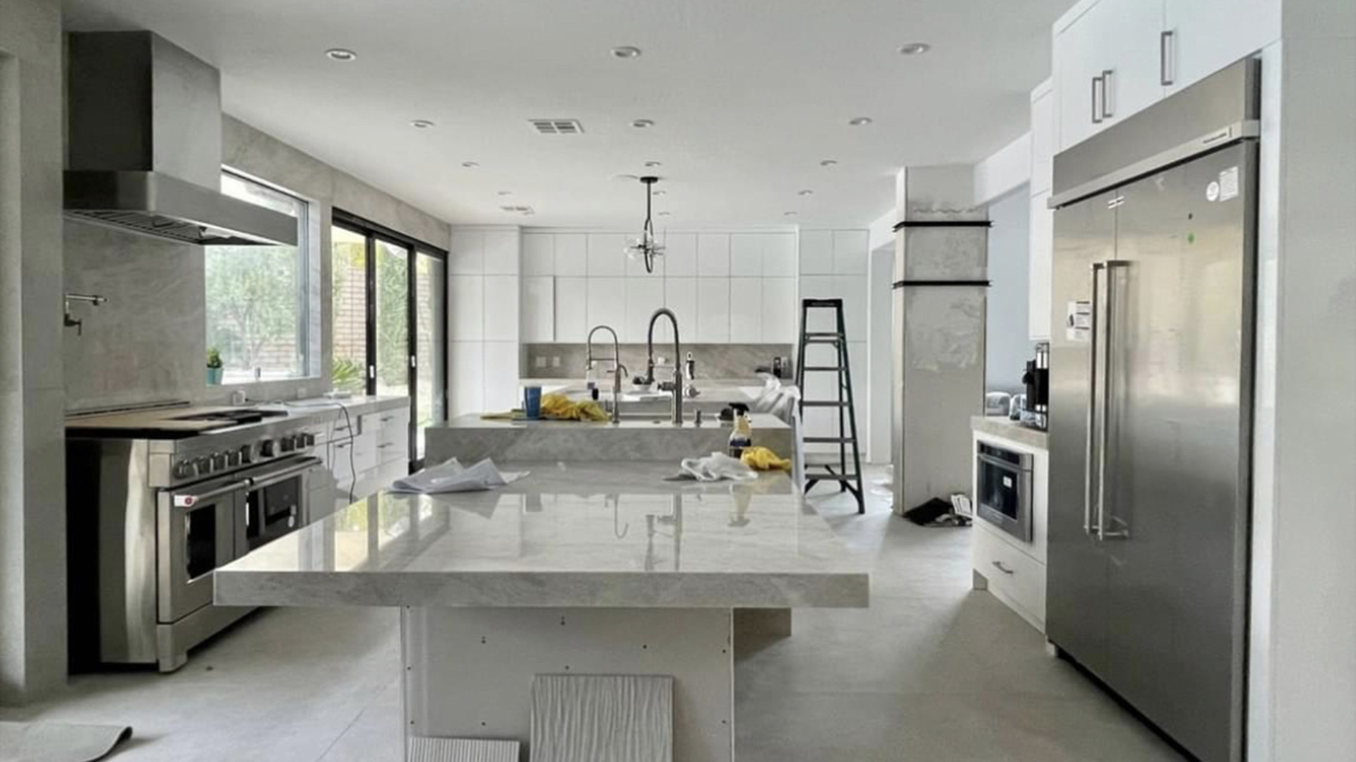 01_Glossy_White_Slab.jpg