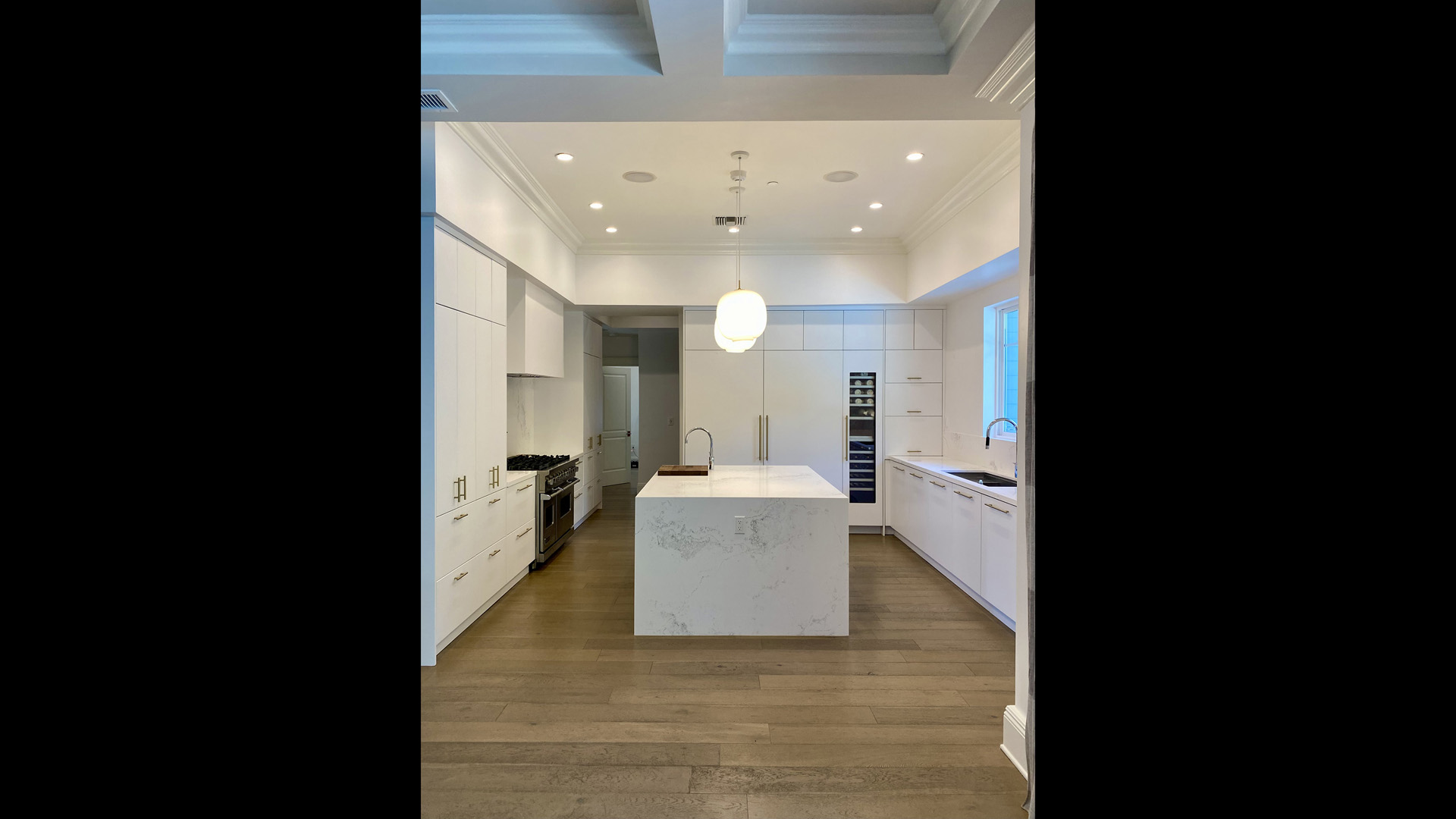 01_Glossy_White_Slab.jpg