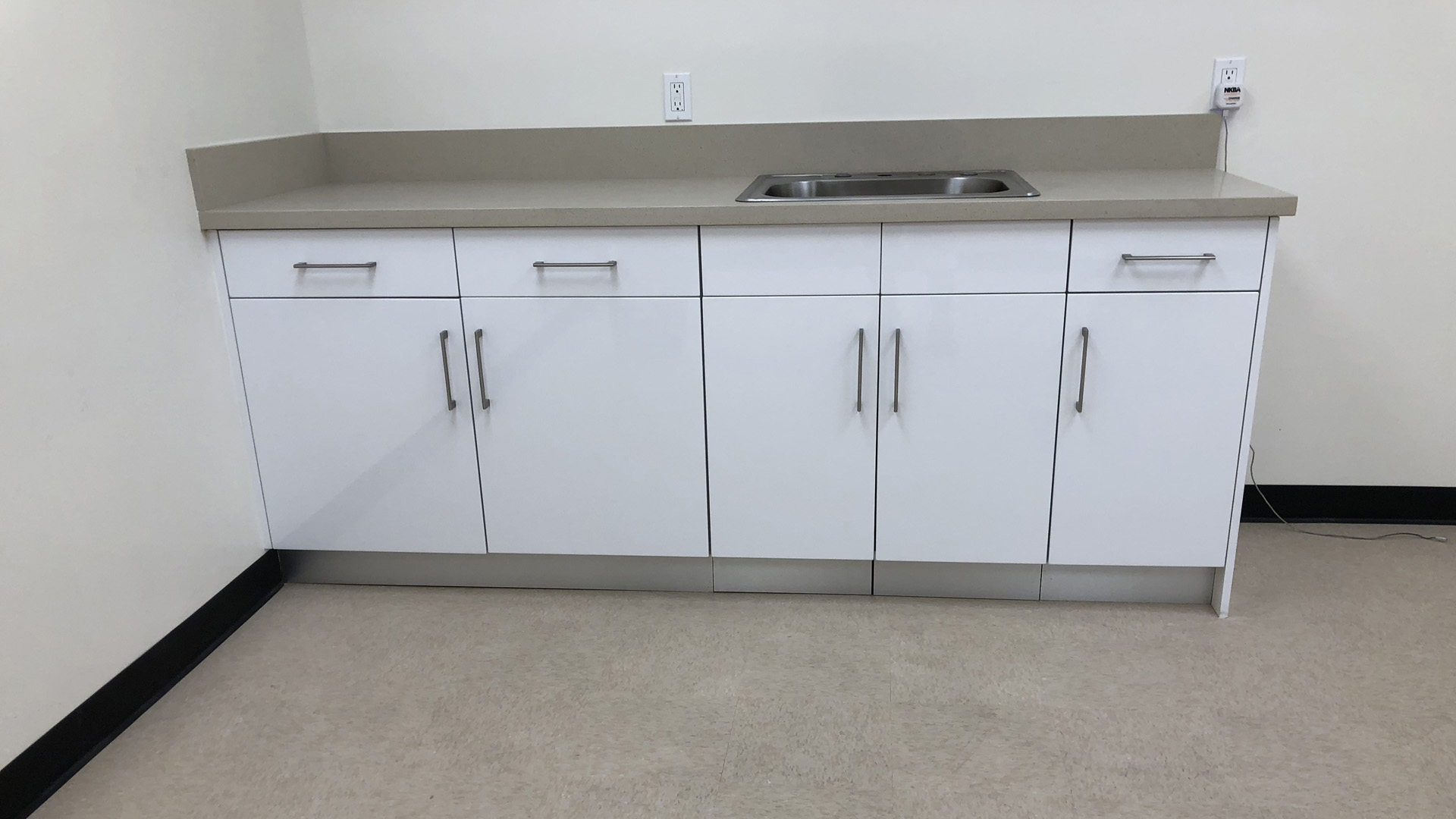 01_Glossy_White_Slab.jpg