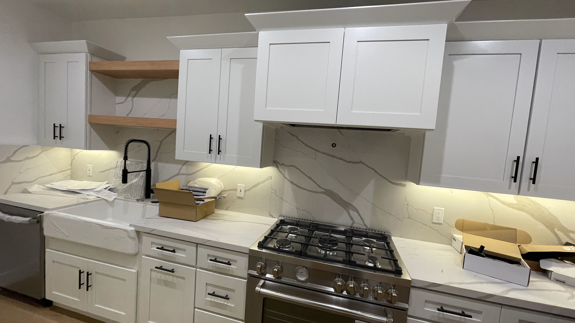 01_Glossy_White_Slab.jpg