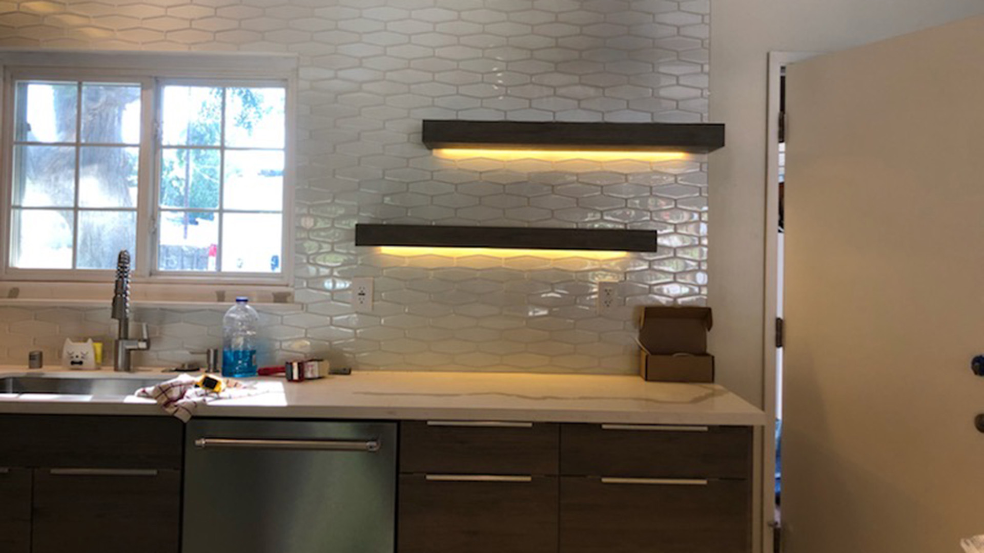 01_Glossy_White_Slab.jpg