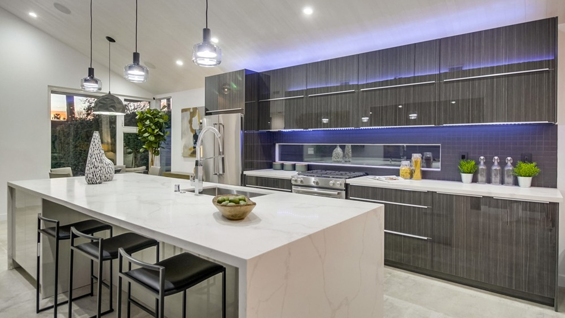01_Glossy_White_Slab.jpg