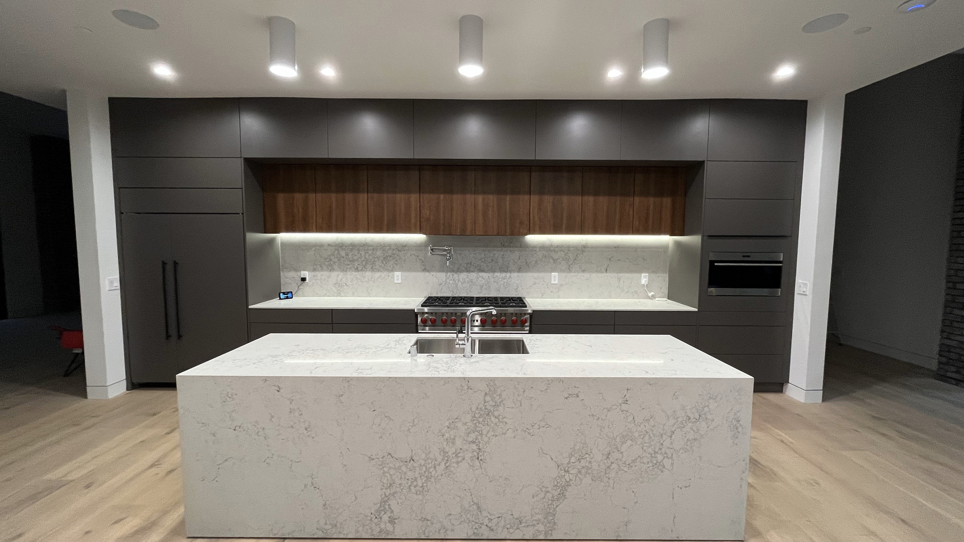01_Glossy_White_Slab.jpg