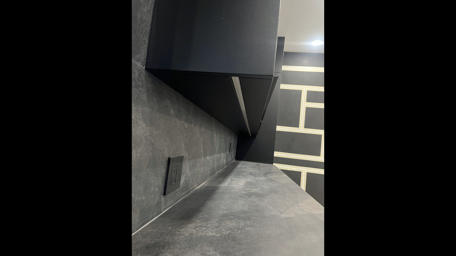 01_Glossy_White_Slab.jpg