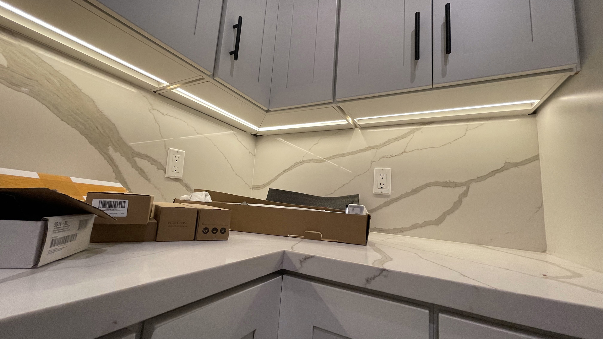 01_Glossy_White_Slab.jpg