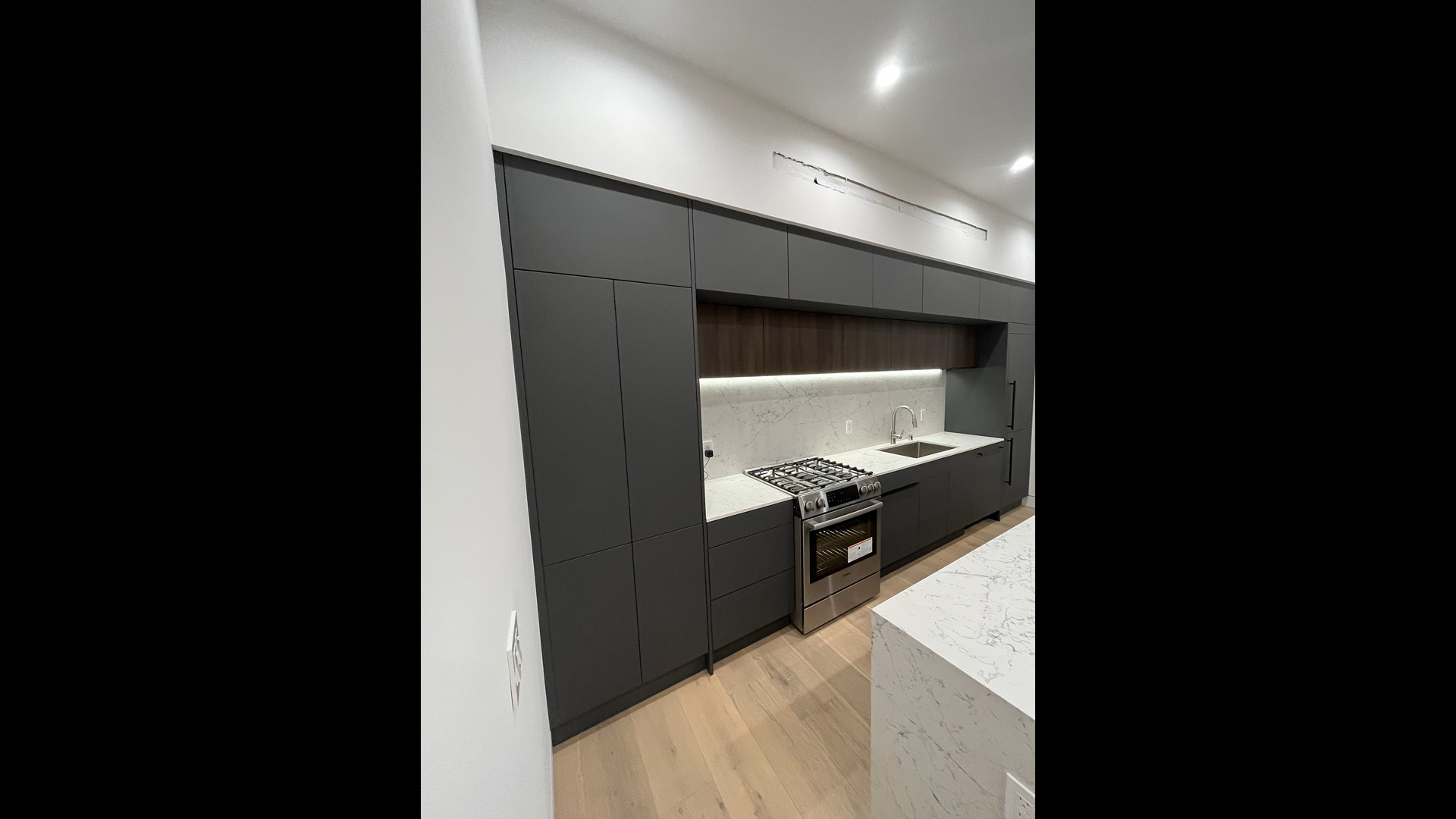01_Glossy_White_Slab.jpg