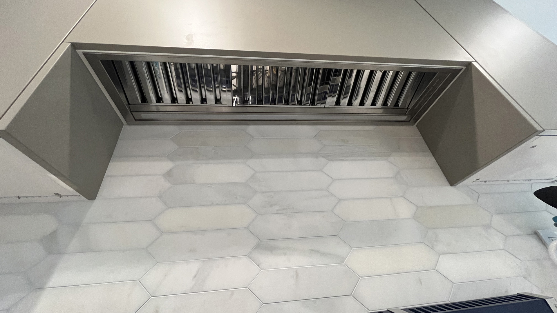 01_Glossy_White_Slab.jpg