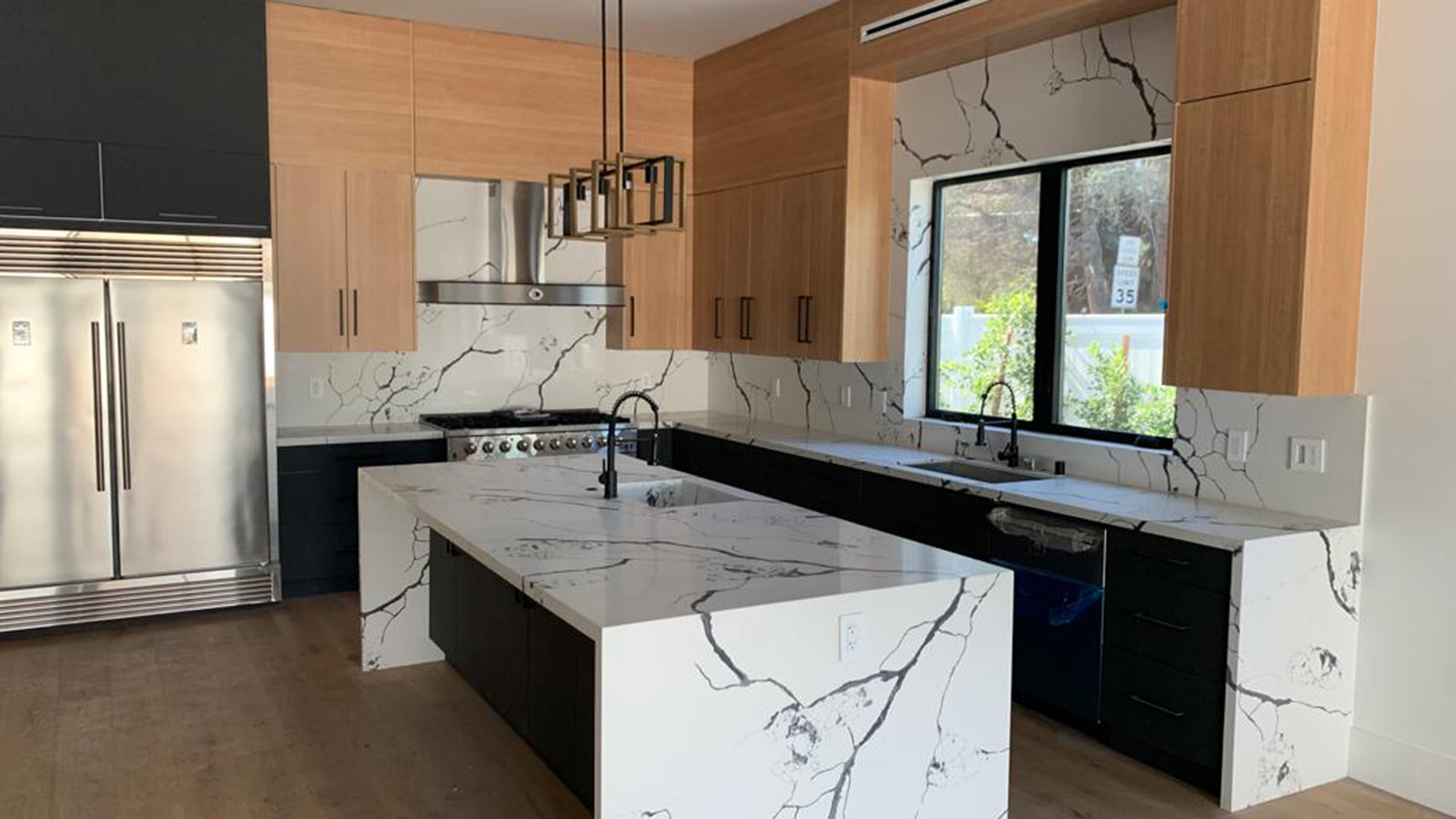 01_Glossy_White_Slab.jpg