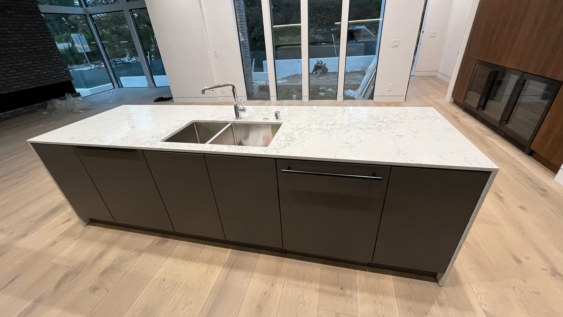 01_Glossy_White_Slab.jpg