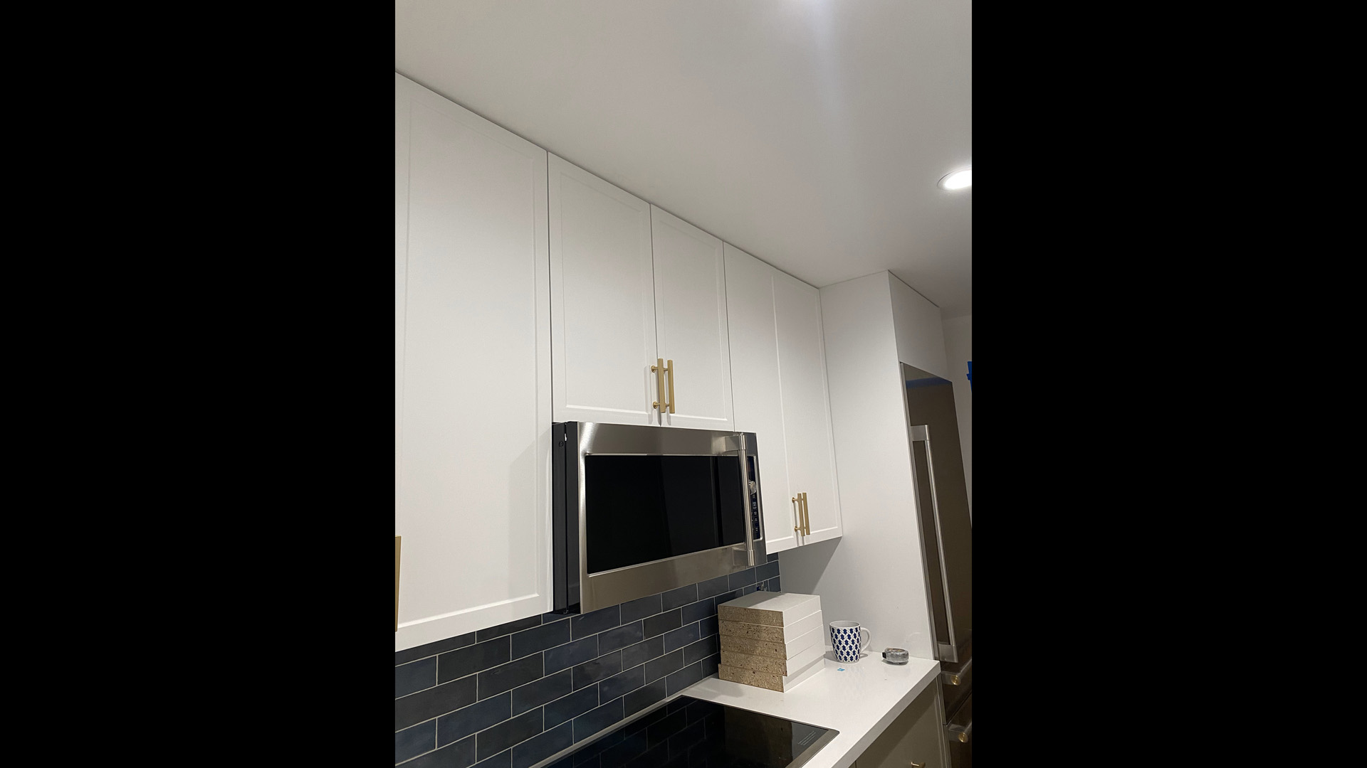 01_Glossy_White_Slab.jpg