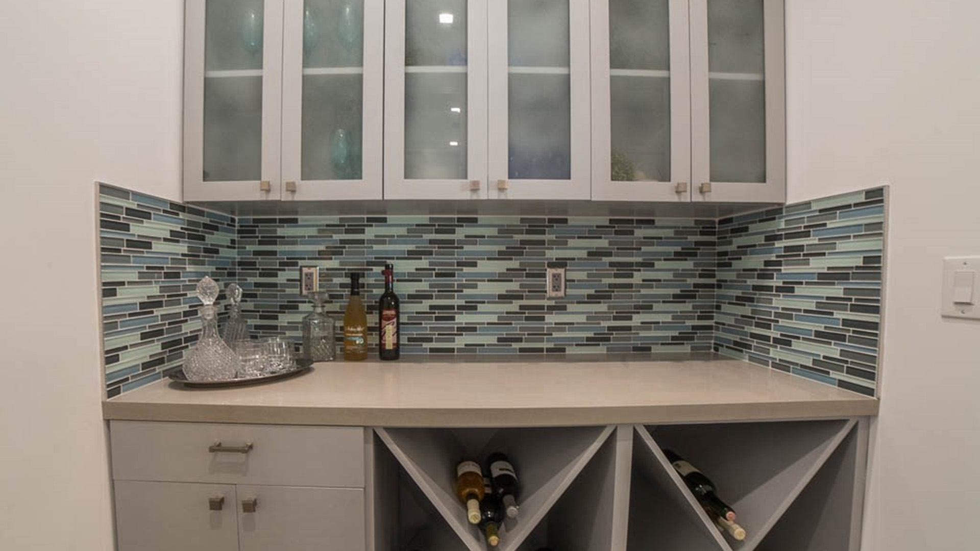 01_Glossy_White_Slab.jpg
