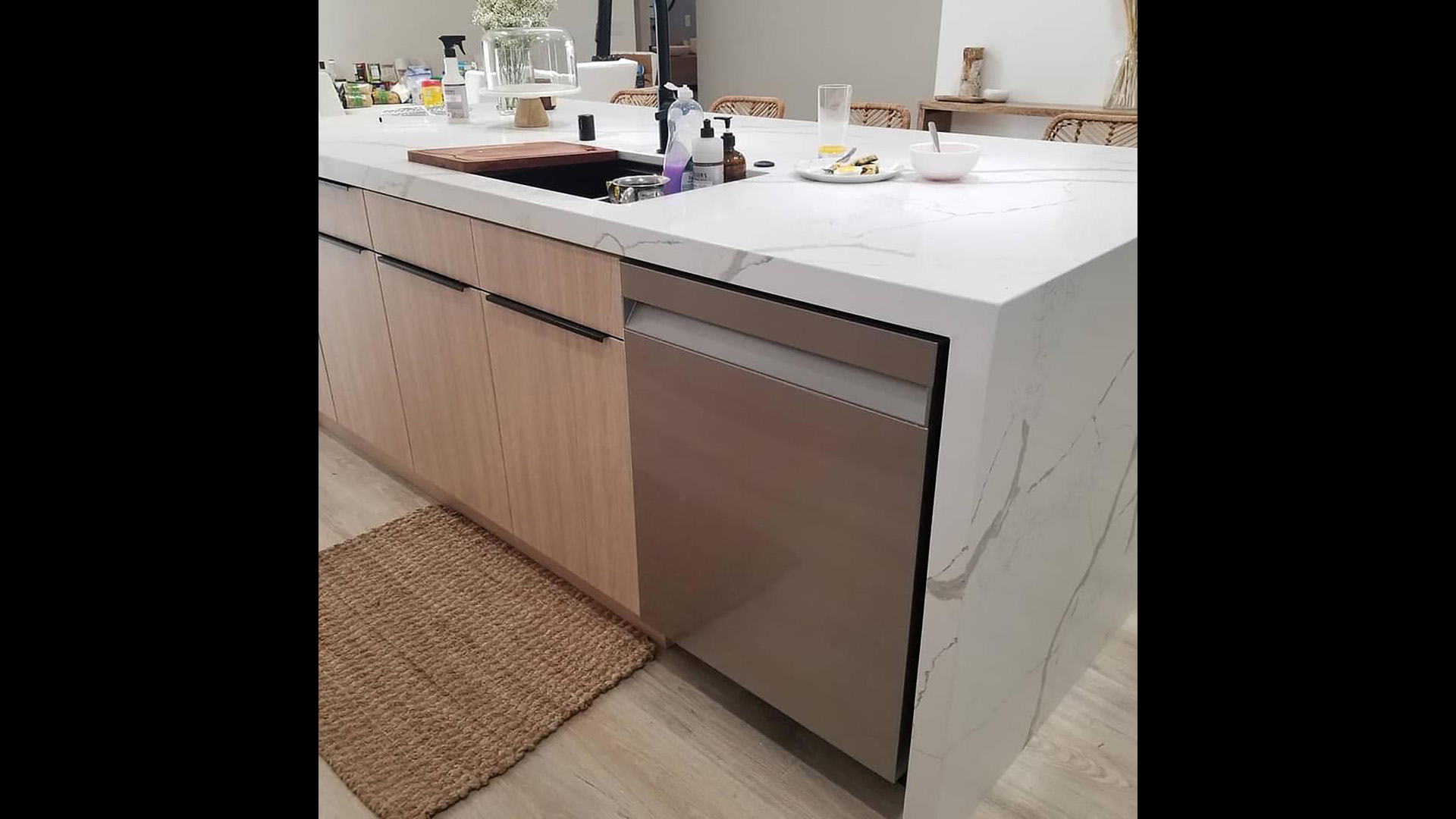 01_Glossy_White_Slab.jpg