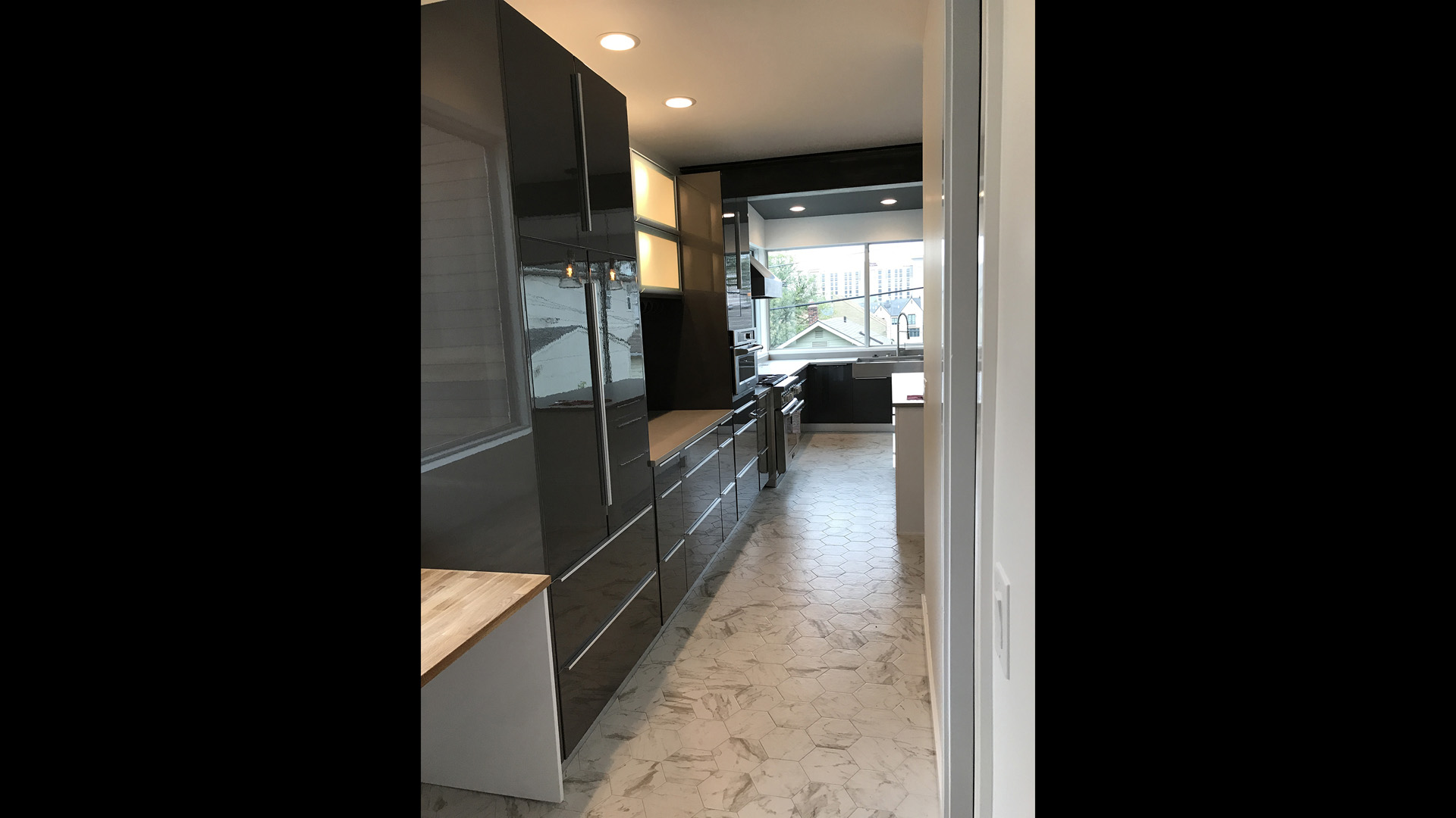 01_Glossy_White_Slab.jpg