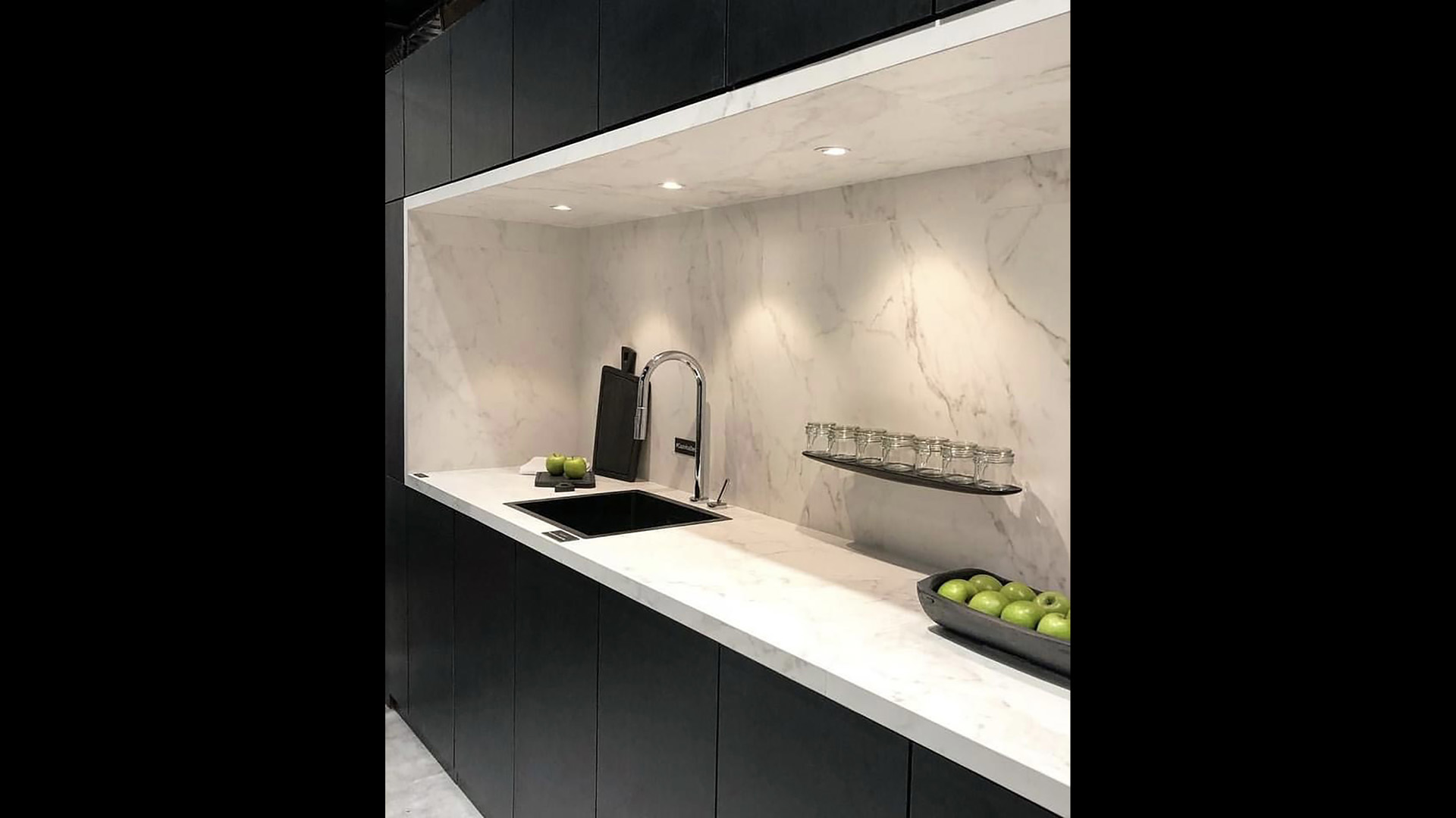 01_Glossy_White_Slab.jpg