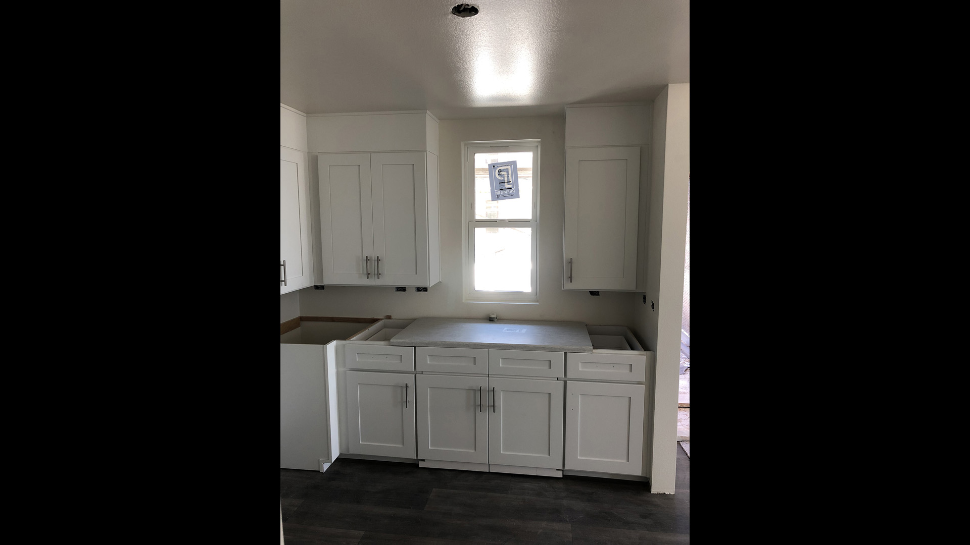 01_Glossy_White_Slab.jpg
