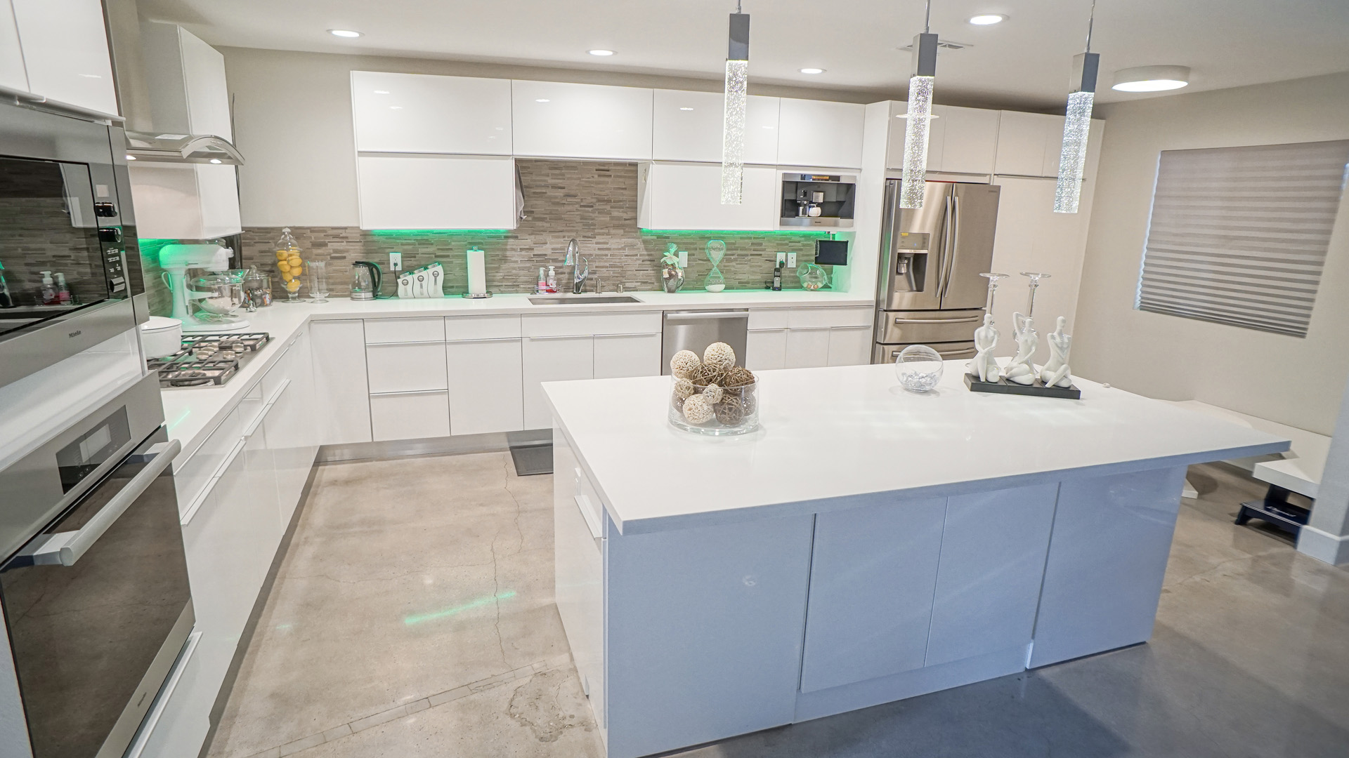 01_Glossy_White_Slab.jpg