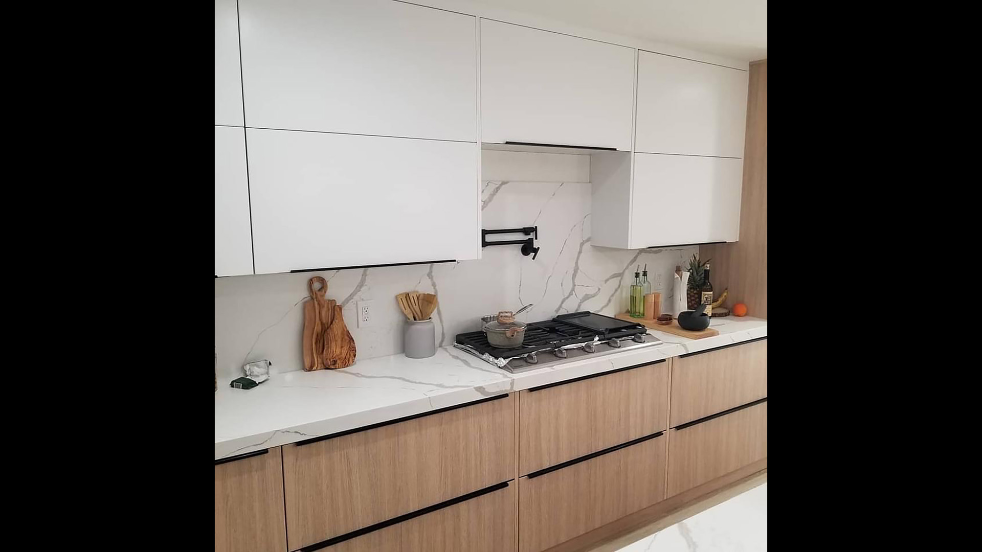 01_Glossy_White_Slab.jpg