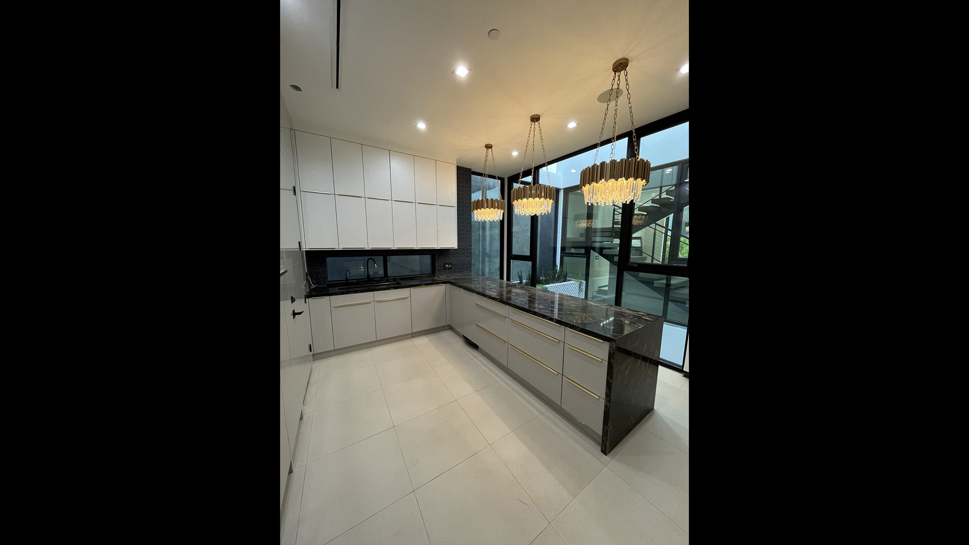 01_Glossy_White_Slab.jpg